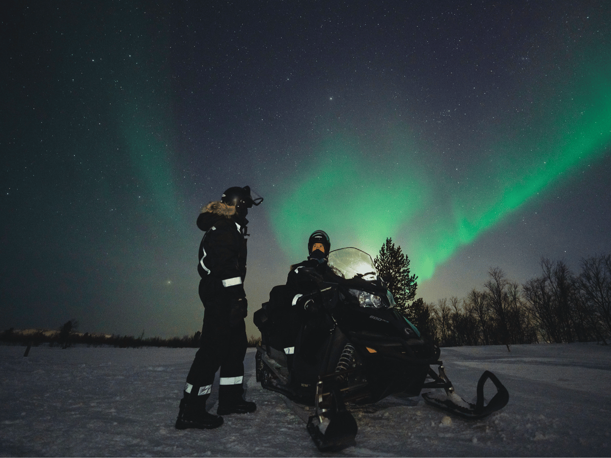 Nordlysjakt med snøscooter photo 3