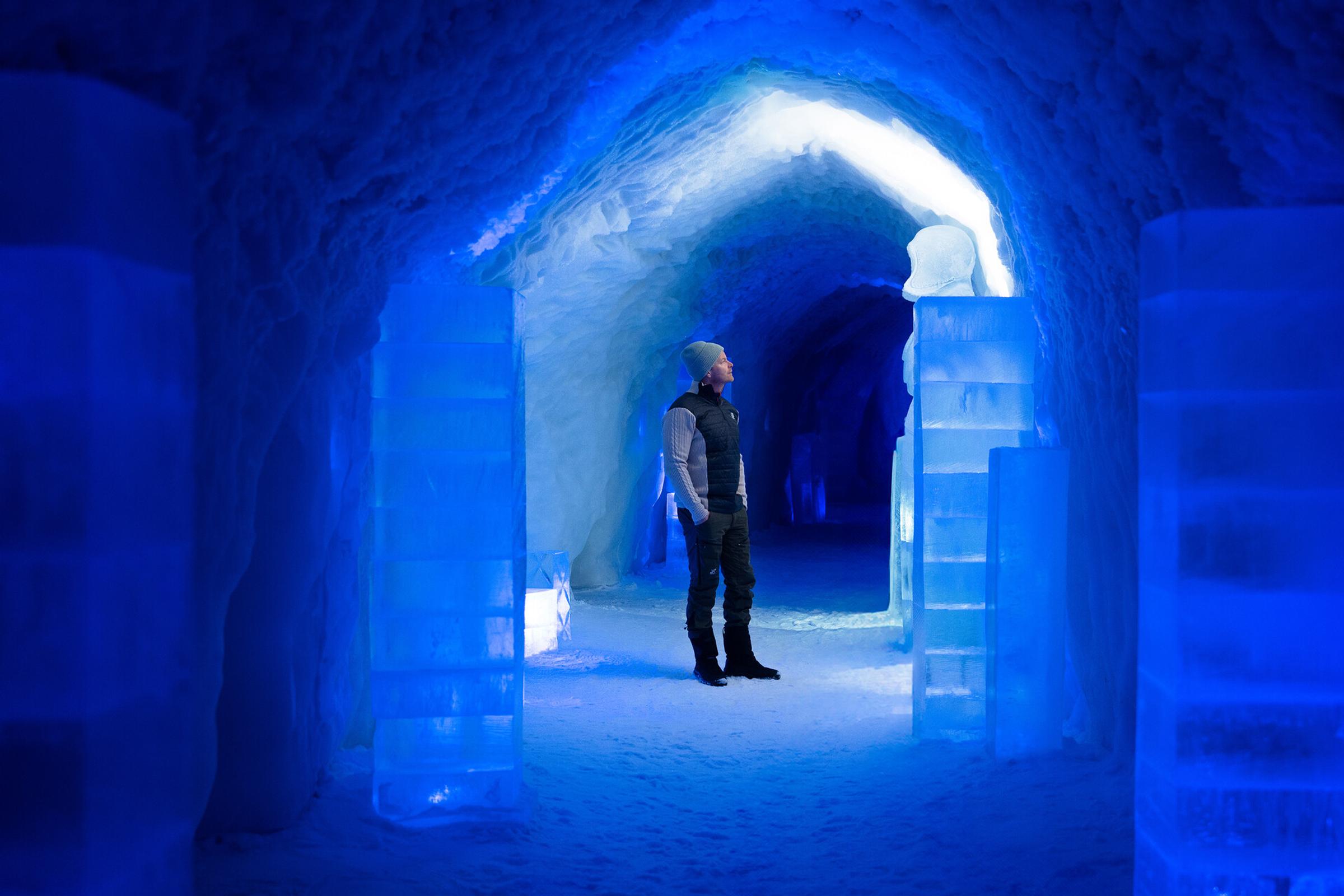 Snowhotel Day Package